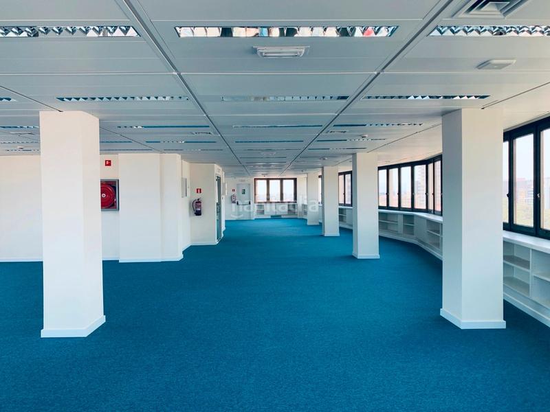 Foto 082ccf95-3760-47bf-a083-0a600a76f7ac. Rent office space with parking in Barri de les Corts Barcelona