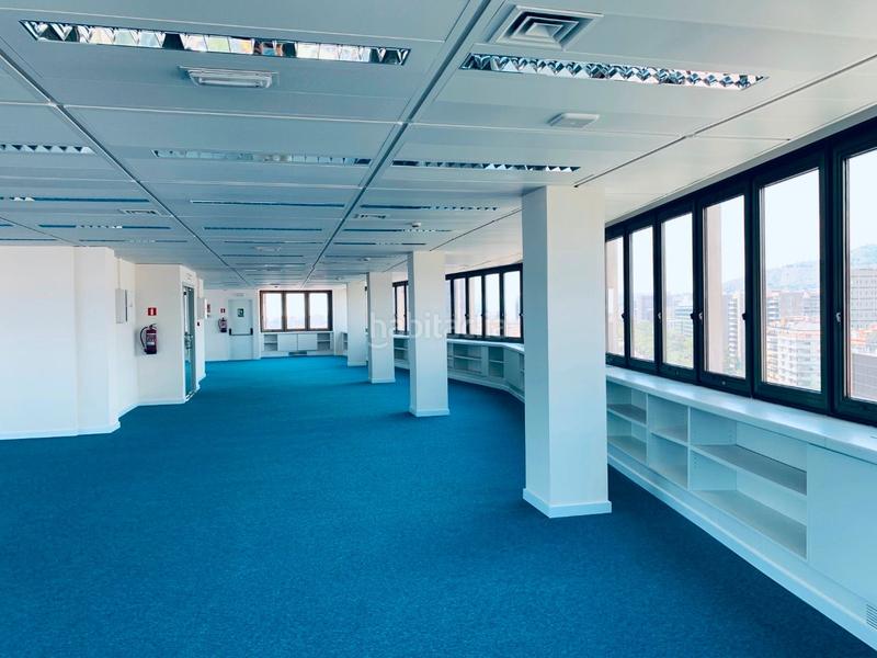 Foto 29d78d91-3766-4aee-9432-2658672fcade. Rent office space with parking in Barri de les Corts Barcelona
