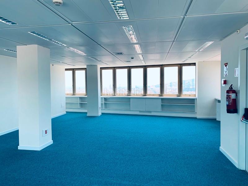Foto e7e1db18-9e1a-40ec-a512-ba714232f415. Rent office space with parking in Barri de les Corts Barcelona
