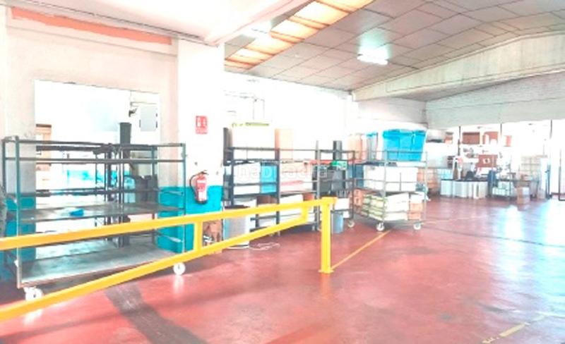 Foto ca4a4943-6bff-4146-bf1d-2cbee1912b25. Rent industrial building in passeig del bullidor 2 in Rubí