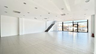 Location Bâtiment à usage industriel  Avinguda de les corts catalanes. Excelente nave en sant cugat del vallès, con oficinas. muy lumin