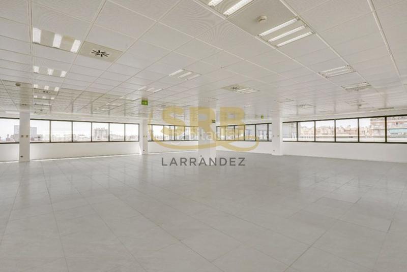 Foto 1a033b4b-f3e6-4741-bfb5-d624f12e2a82. Rent office space with heating parking in Poblenou Barcelona