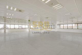 Alquiler Oficina  Carrer de bac de roda. Oficina diáfana, con mucha luz, en el parc empresarial 22@ de ba