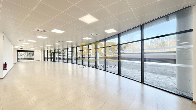 Foto 8f0db90e-6da0-4ef6-91df-6719d52afde0. Affitto ufficio con riscaldamento parcheggio in Bellaterra