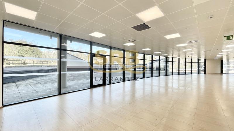 Foto b2f91a94-b181-4ae3-9582-a52a0a86cb70. Affitto ufficio con riscaldamento parcheggio in Bellaterra