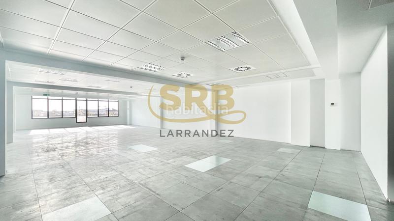 Foto 08fbdd0f-62f8-483d-90ab-f5b613ce4ef1. Lloguer oficina amb calefacció aparcament a El Parc i la Llacuna del Poblenou Barcelona