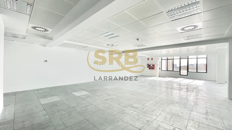 Foto 1ec1689b-3fef-4221-8a5e-818f73aa494a. Lloguer oficina amb calefacció aparcament a El Parc i la Llacuna del Poblenou Barcelona