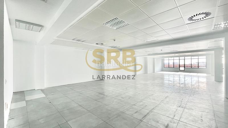 Foto 960a685a-87d6-4350-b195-c3134984e2bc. Lloguer oficina amb calefacció aparcament a El Parc i la Llacuna del Poblenou Barcelona