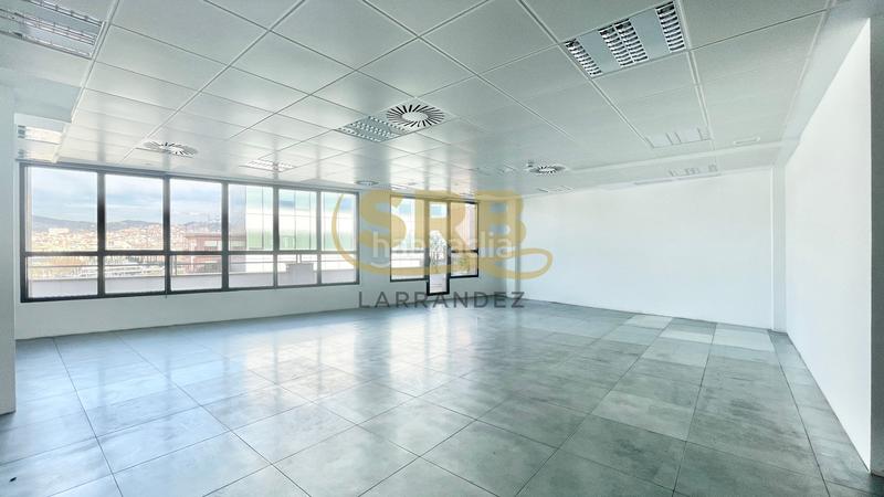 Foto ed8f0027-c02f-4526-81ec-d76e1a7a4182. Lloguer oficina amb calefacció aparcament a El Parc i la Llacuna del Poblenou Barcelona