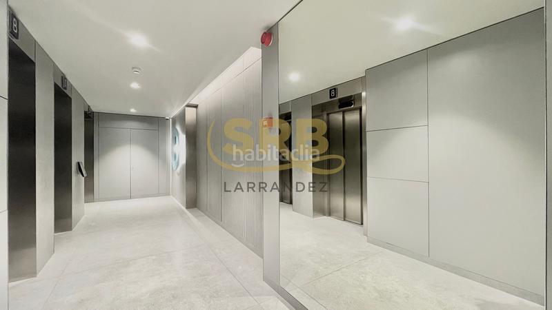 Foto f59eeee4-1051-4b50-b82f-4bf961f27435. Lloguer oficina amb calefacció aparcament a El Parc i la Llacuna del Poblenou Barcelona