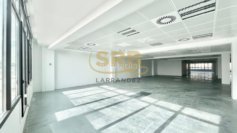 Foto e0dbfbb3-3e44-48a2-aa1d-b72c80ac0494. Miete büro mit heizung parking in El Parc i la Llacuna del Poblenou Barcelona