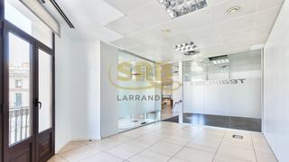 Miete Büro  Carrer de roger de llúria. Oficinas amplia y con mucha luz, situada en calle diputació / ro