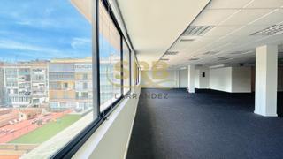 Miete Büro  Carrer de balmes. Oficina muy luminosa, situada en calle balmes / avda. diagonal d