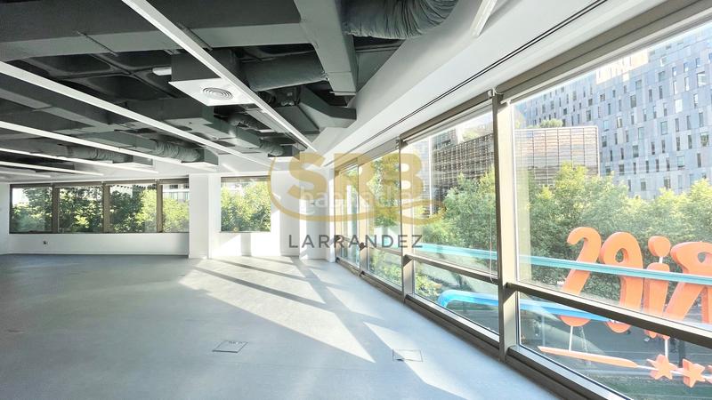 Foto 0b9b2636-eb77-4df1-b95e-4b9ac89a40cb. Lloguer oficina amb calefacció aparcament a El Parc i la Llacuna del Poblenou Barcelona