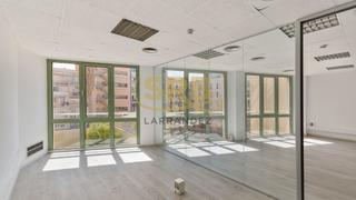 Miete Büro  Avinguda diagonal. Oficina diáfana y muy luminosa, situada en avinguda diagonal de