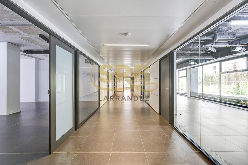 Foto b48feef4-b9cb-44f7-abbb-929a24319d7b. Rent office space with heating in Tres Torres Barcelona