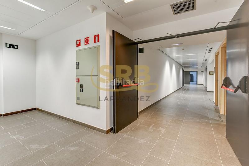 Foto a3398ac4-e772-4b7c-9a0f-289011d23121. Affitto locale commerciale con riscaldamento in Tres Torres Barcelona