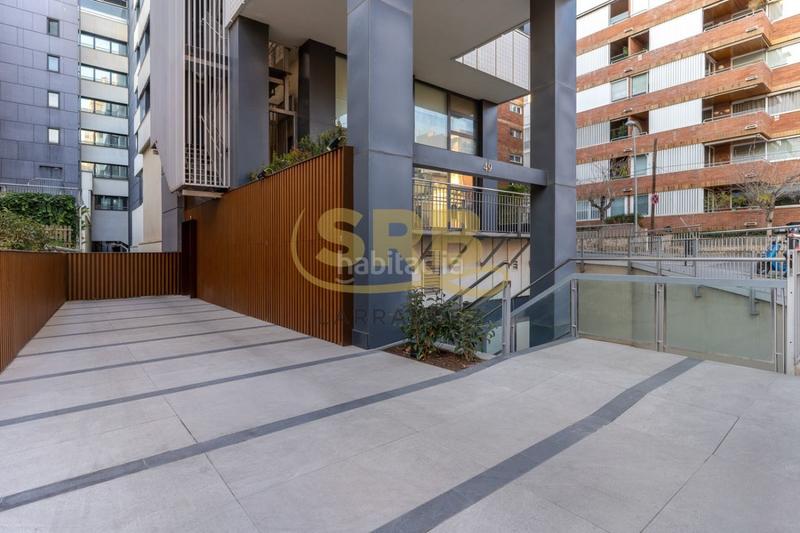 Foto b7d433aa-2d4b-43d4-b18d-a569386ce299. Affitto locale commerciale con riscaldamento in Tres Torres Barcelona