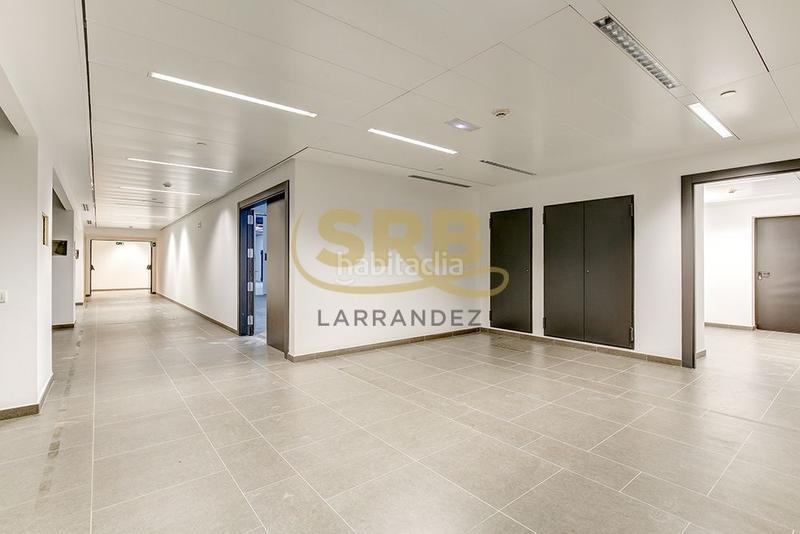 Foto 4223d6af-e253-4be2-9579-5542918cf976. Lloguer local comercial amb calefacció a Tres Torres Barcelona