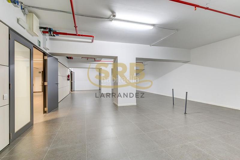 Foto f62f8c62-c333-4b85-8a8b-8c30d5418ba2. Lloguer local comercial amb calefacció a Tres Torres Barcelona