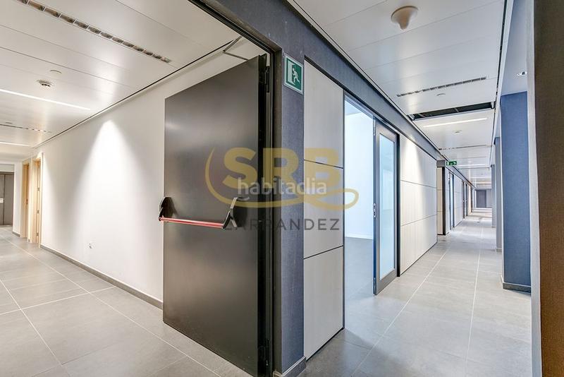 Foto 0a7571bc-b6e9-45f8-964f-c4c8848cf3ca. Location local commercial avec chauffage dans Tres Torres Barcelona