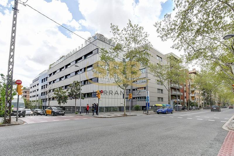 Foto 0f854365-0b14-4381-b954-ddd7bfe461dd. Rent business premise with heating in Tres Torres Barcelona