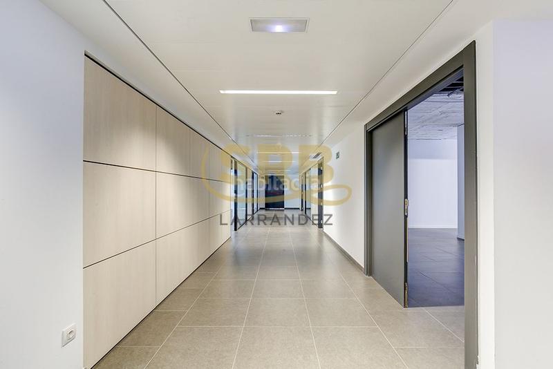 Foto 31b5cf15-b9f8-4dd0-8bdc-bc23033f55c4. Rent business premise with heating in Tres Torres Barcelona