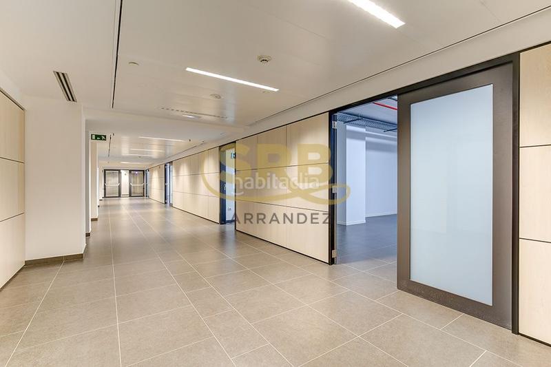 Foto c173a925-5978-49fa-a81a-139af385d037. Rent business premise with heating in Tres Torres Barcelona