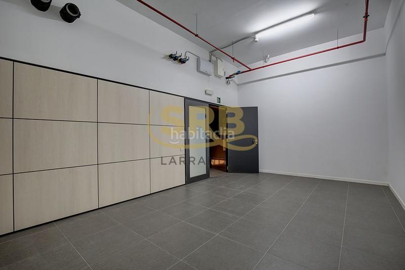 Foto d66d53d5-a198-4a11-b65d-a7e2f9c632fd. Rent business premise with heating in Tres Torres Barcelona