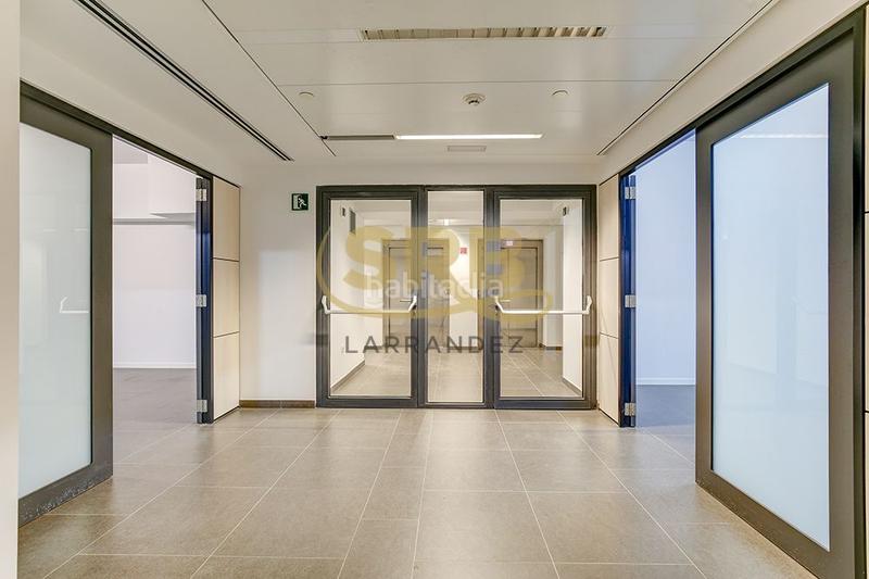 Foto daf68e4a-eea5-4d99-9fd3-8b35b32bb6ed. Rent business premise with heating in Tres Torres Barcelona