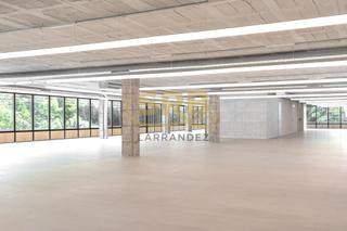 Rent Office space  Travessera de les corts. Oficina totalmente reformada, en les corts, con superficie diáfa