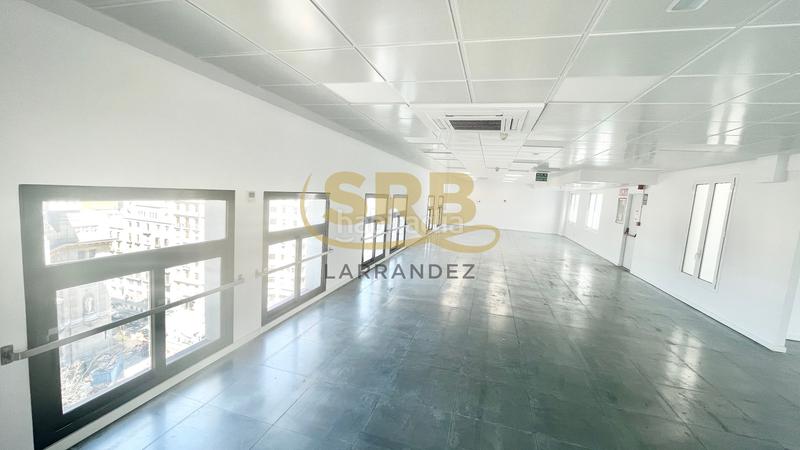 Foto 1d3d3072-21b7-4765-bda8-6b59197157d6. Rent office space with heating parking in Gòtic Barcelona
