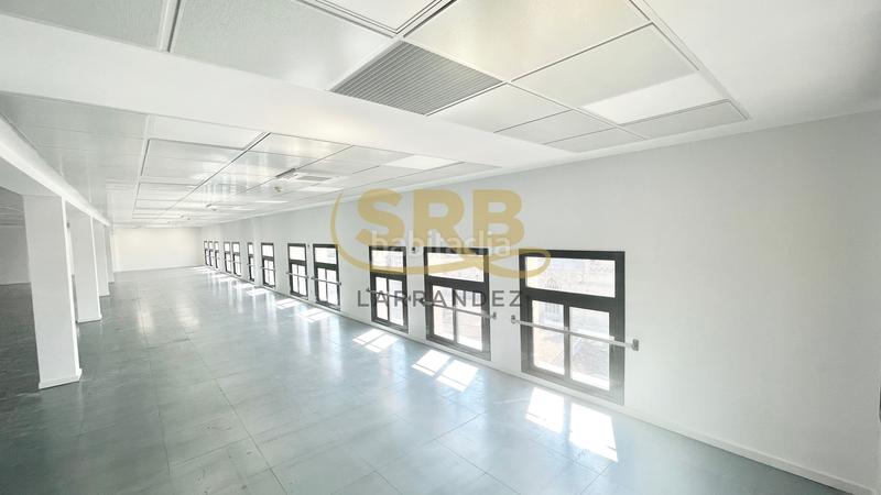 Foto 325ed345-c3f0-40c1-8744-46aac1163604. Rent office space with heating parking in Gòtic Barcelona