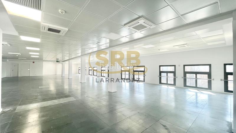 Foto 76cd46d2-f9fb-4389-bf83-9e17c930c8bc. Rent office space with heating parking in Gòtic Barcelona