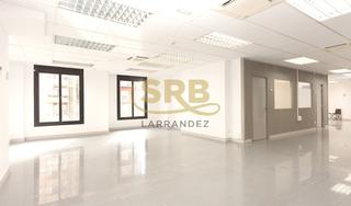 Location Bureau  Avinguda de madrid. Oficina lista para entrar en les corts, muy cerca de sants (barc