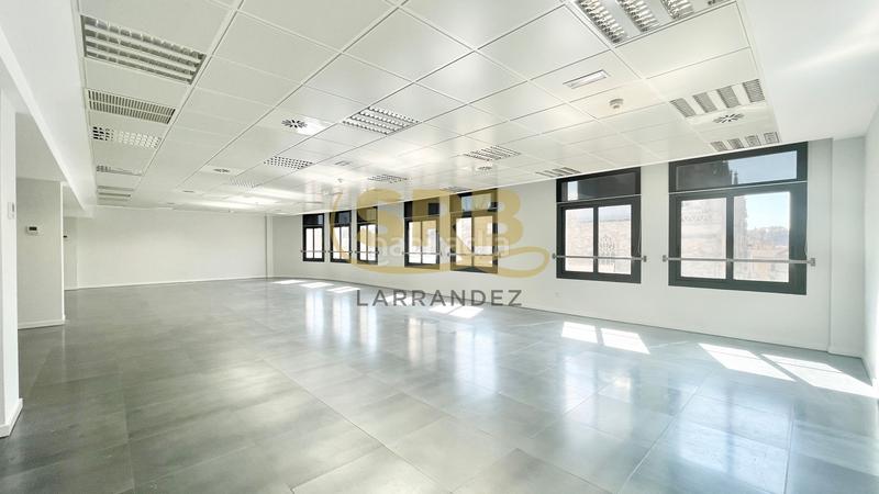 Foto d87e965a-8b01-4dcd-ad20-c259ff735e54. Location bureau avec chauffage parking dans Gòtic Barcelona