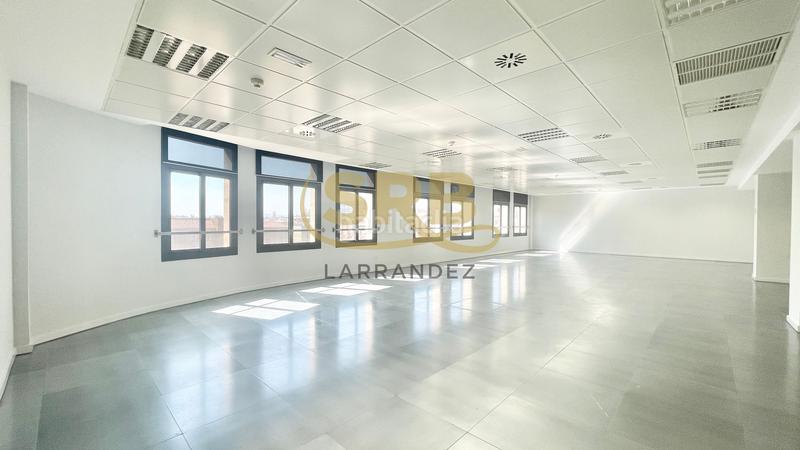 Foto dd700670-aa59-4e0e-804f-a7ac02f27441. Miete büro mit heizung parking in Gòtic Barcelona