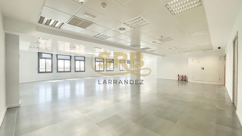 Foto 2b92073f-c7a6-45ec-b27a-a455b0d07f3d. Rent office space with heating parking in Gòtic Barcelona