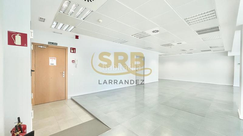Foto 4b925283-0cd3-4cd2-8b59-86ae7d109599. Rent office space with heating parking in Gòtic Barcelona