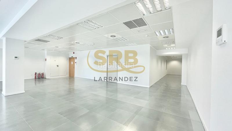 Foto f255d4de-4e00-4098-bc4f-fbf69ff71150. Rent office space with heating parking in Gòtic Barcelona