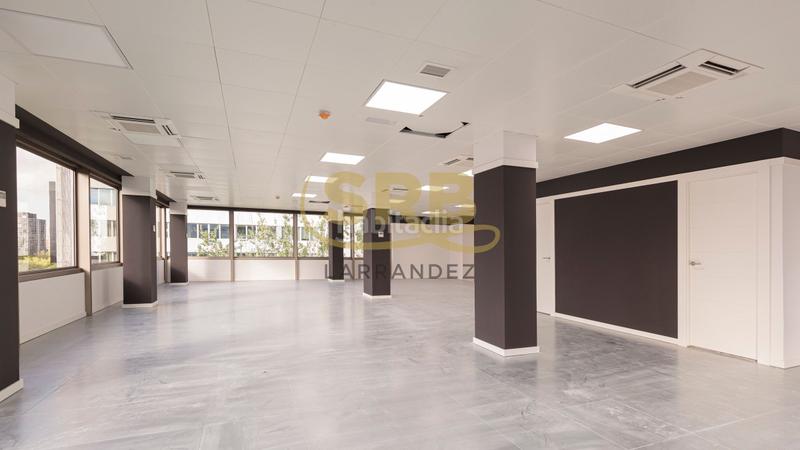 Foto 56e53d47-2c97-4d61-a7f4-2bddad9c7378. Rent office space with heating parking in Barri de les Corts Barcelona