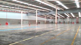 Lloguer Nau industrial a Plaça de subirats 5. Nave logística en subirats, junto a la ap7, con muelles de carga