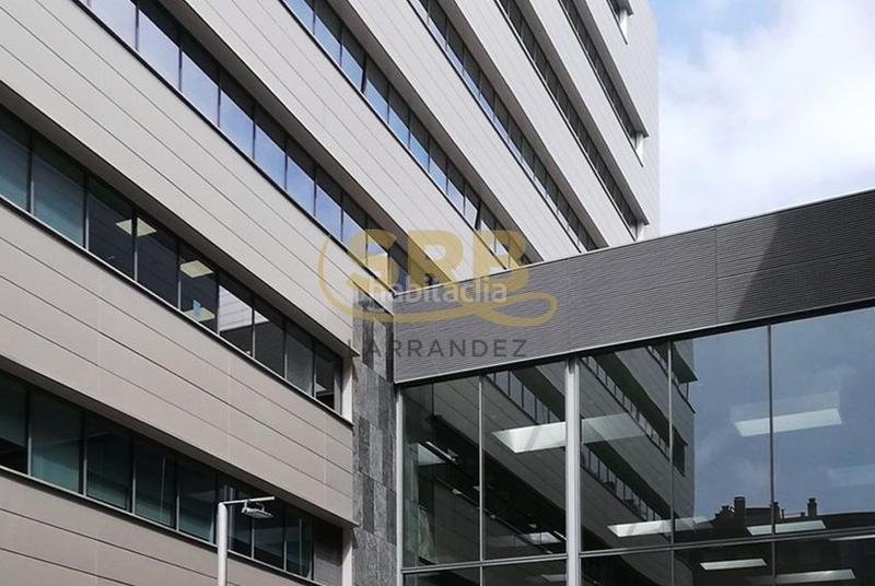 Foto 6ab4ae49-9cee-4f57-b23d-52361d18d40c. Rent office space with heating parking in Poblenou Barcelona