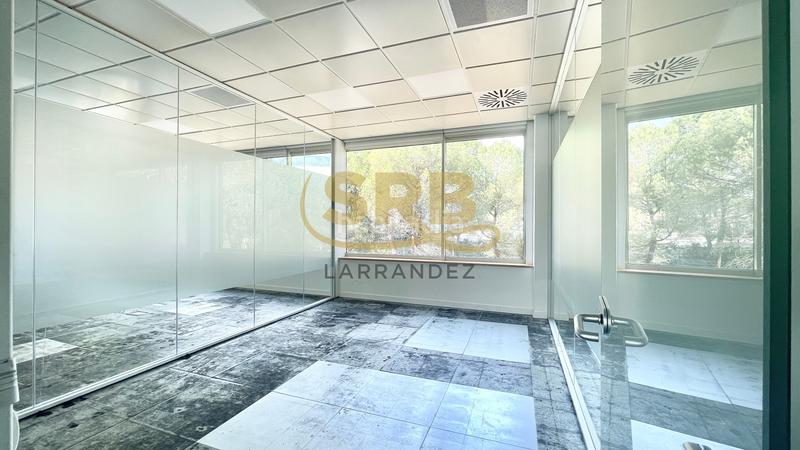 Foto daee1664-a163-4bcc-b9fb-e97fbc441f0f. Alquiler oficina excelentes oficinas , con todos los servicios en Sant Cugat del Vallès