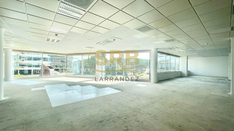 Foto fcfe332e-7cb3-4669-8cfc-375570687320. Alquiler oficina s reformadas, con todos los servicios, en Sant Cugat del Vallès