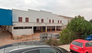 Lloguer Nau industrial  Carrer del pintor fortuny. Naves con muelle de carga y gran patio, en polinyà