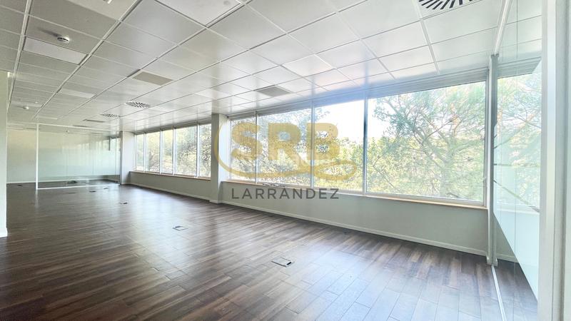 Foto 76d6c37c-ffa8-48ca-b656-59bab2c04040. Location bureau avec chauffage parking dans Volpelleres Sant Cugat del Vallès