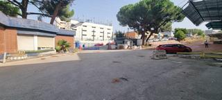 Rent Industrial building  Carrer del pintor fortuny. Nave disponible, con oficinas y patio en alquiler en polinyà. va