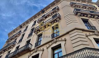 Miete Büro  Carrer de la diputació. Oficina muy luminosa y amplia, situada en calle diputació / roge