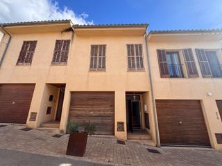 Reihenhaus in Campanet. Adosado en campanet